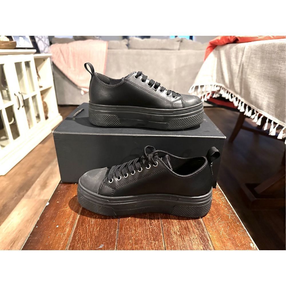 A|X ARMANI EXCHANGE Women's Lace Up High Top Sneaker